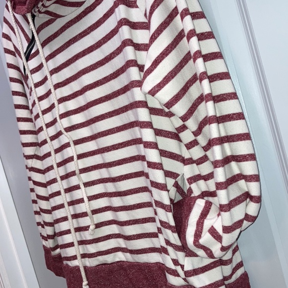 Stripped Burgundy and Cream Hoodie tie string to the side and zipper. Women - Picture 3 of 11